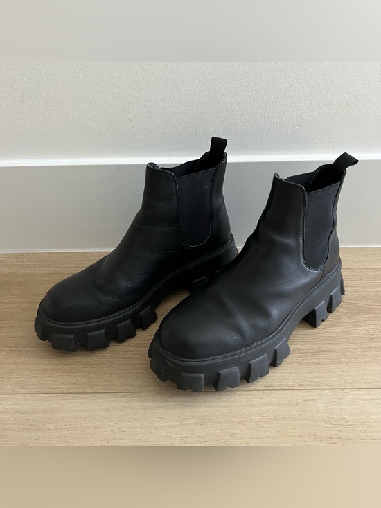 Tony Bianco Shoes - Tony Bianco Chunky Black Ankle Chelsea Boots